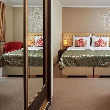 Hotel Honour And Grace 4*