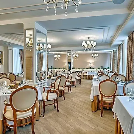 Hotel Honour And Grace 4*